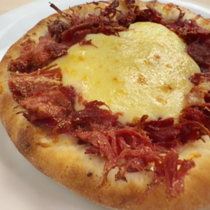 ESFIHA - CARNE SECA C/ QUEIJO