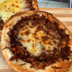 ESFIHA - CARNE COM QUEIJO